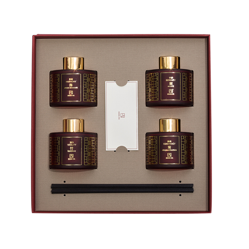 「上下」全新扩香香氛，以经典雅致设计，点缀四时优雅气质