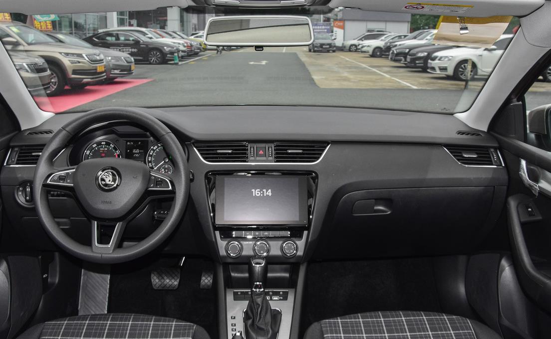 宽敞省油还运动10-15万家轿大推荐,这三款合资紧凑型轿车家用是首选