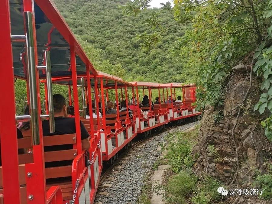 靖西双龙峡网红小火车,京西小九寨二日游