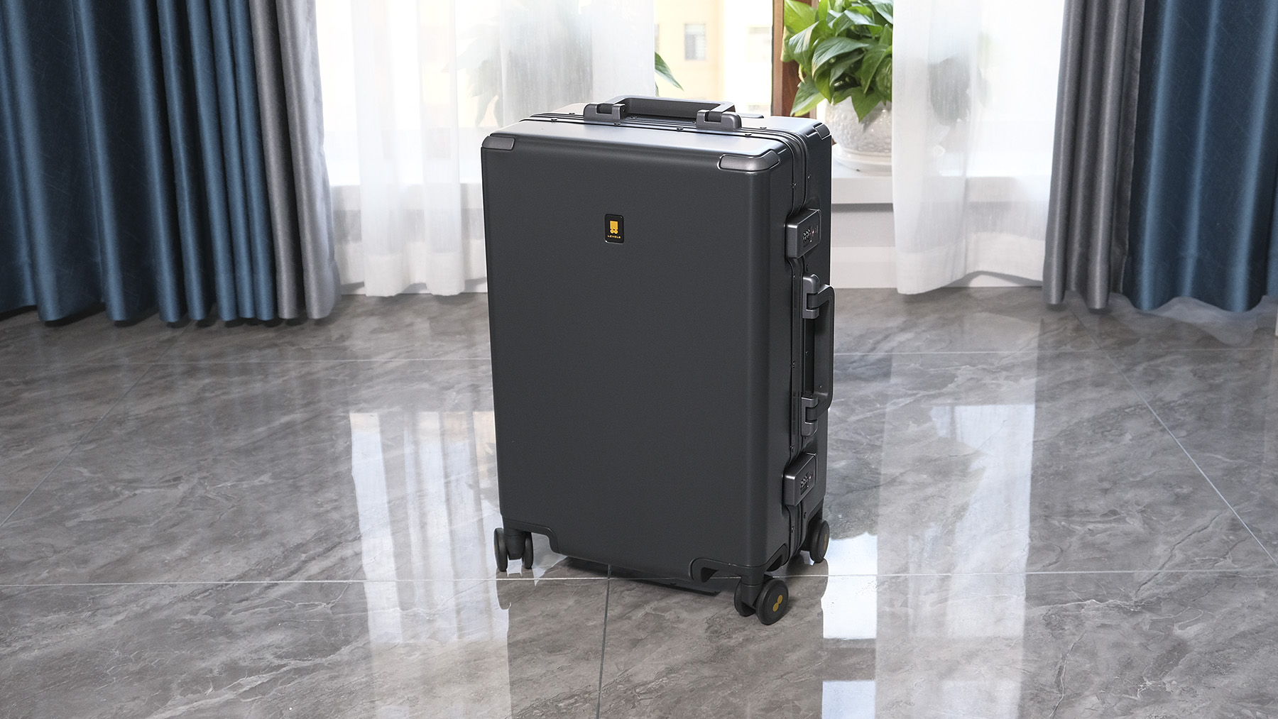 小米90分行李箱对比地平线8号,地平线8号行李箱20寸和24寸怎么选