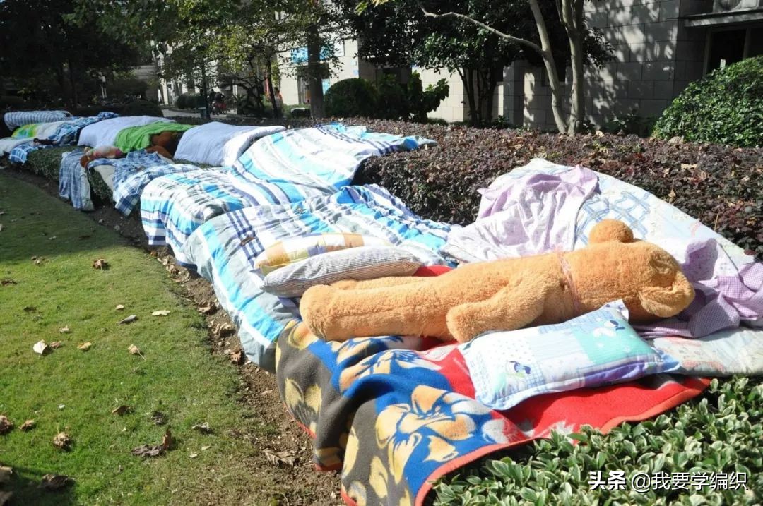 裸睡被子喷完除螨虫剂可以不洗吗,有螨虫的床裸睡会有什么危害