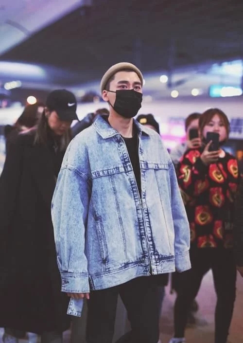 李易峰夏季穿着打扮搭配图片,李易峰最新搭配衣服