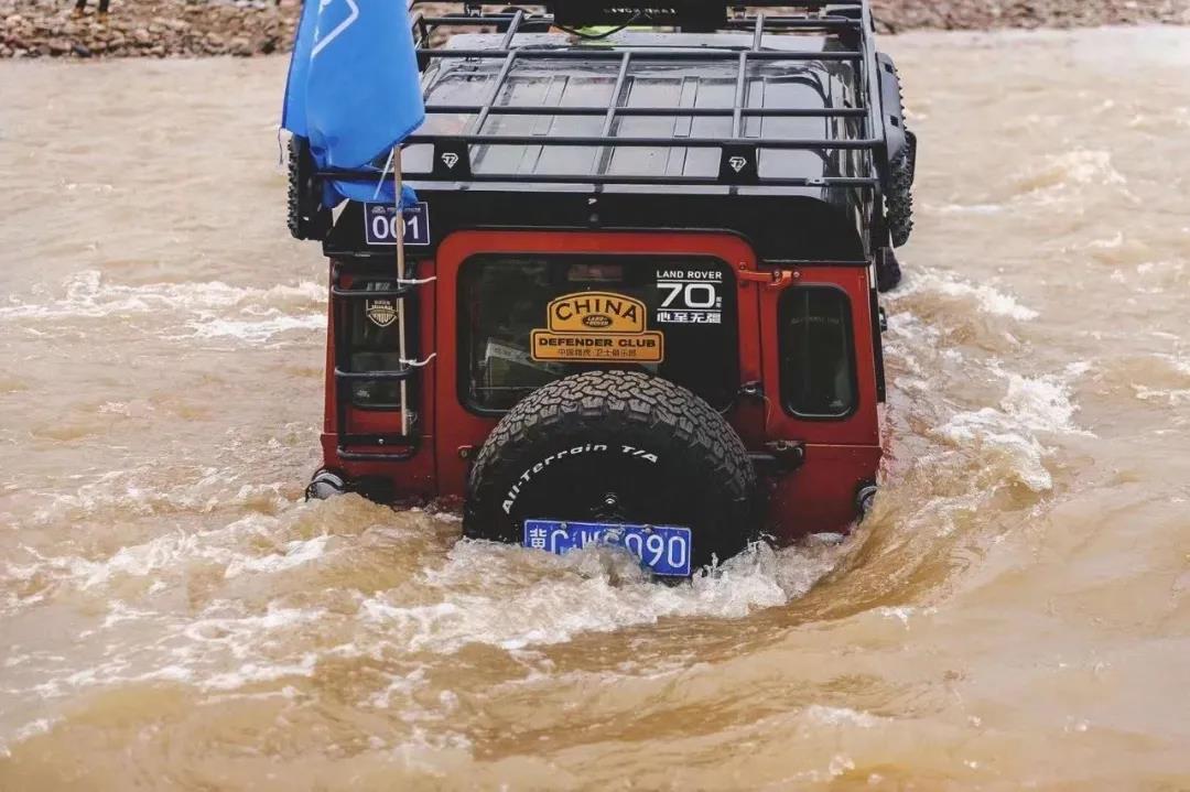 新款卫士的真实越野能力,卫士是不是硬派越野车