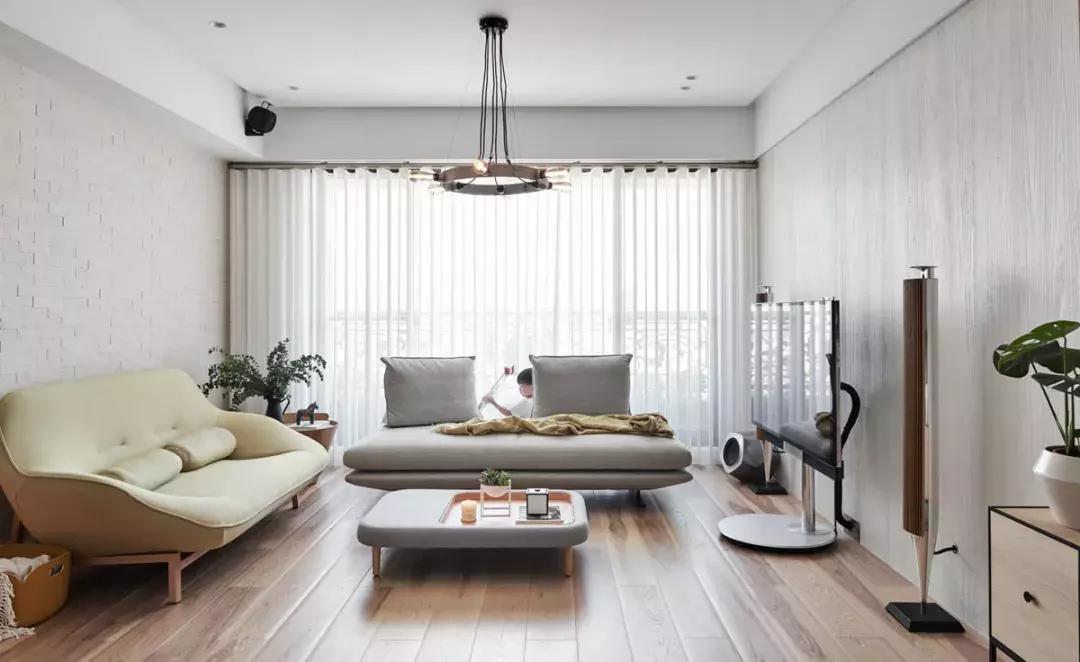 房子装修花再多钱,客厅还是沙发+茶几+电视柜,这样装修好看实用