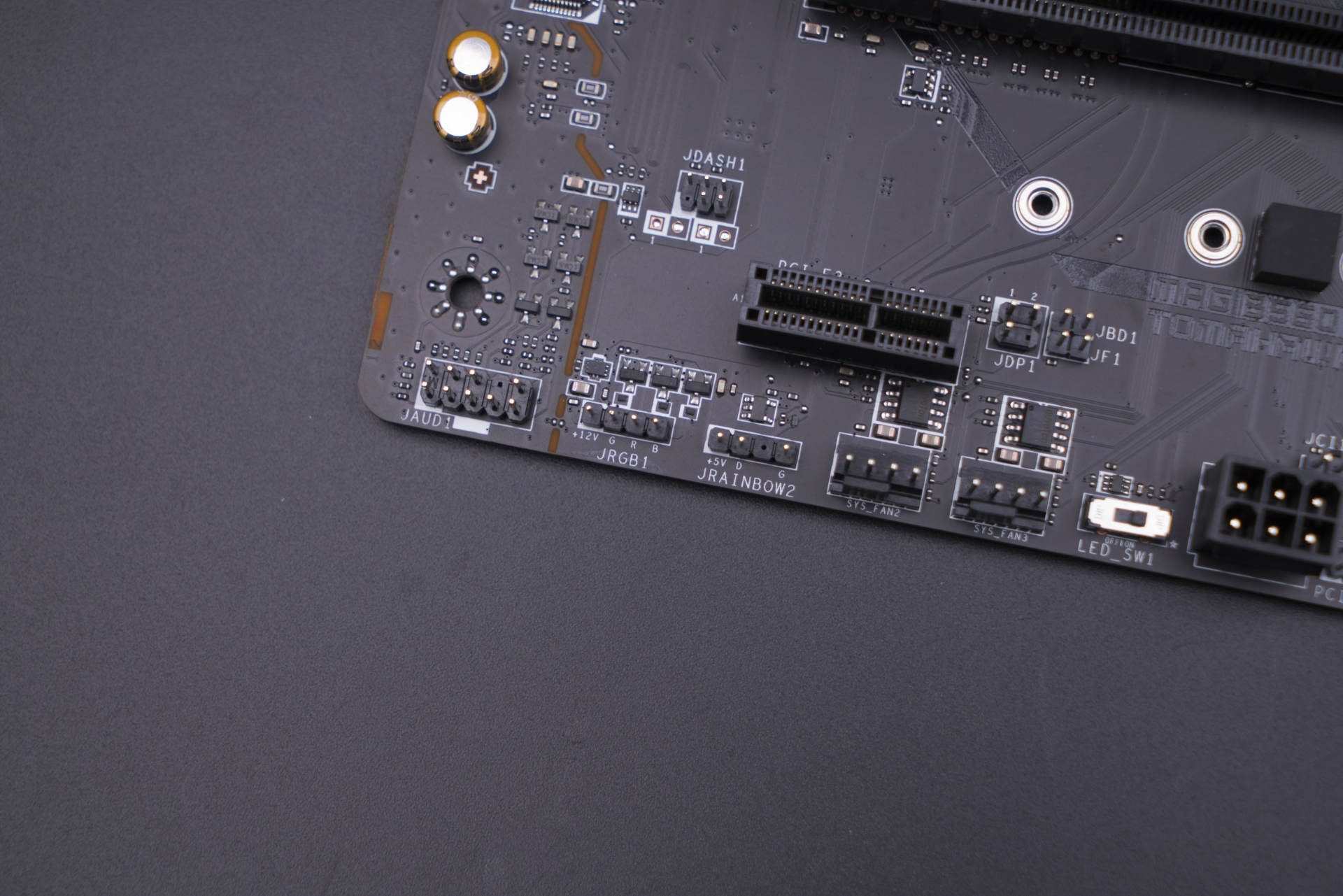 微星b560迫击炮和战斧导弹,微星b560战斧导弹和迫击炮的区别