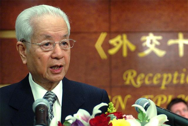 李肇星升任外交部长，*其琛钱**告诫：不要把官衔太当回事