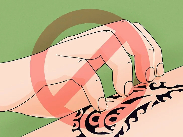 怎么护理洗纹身后的疤,如何保养刚纹的纹身