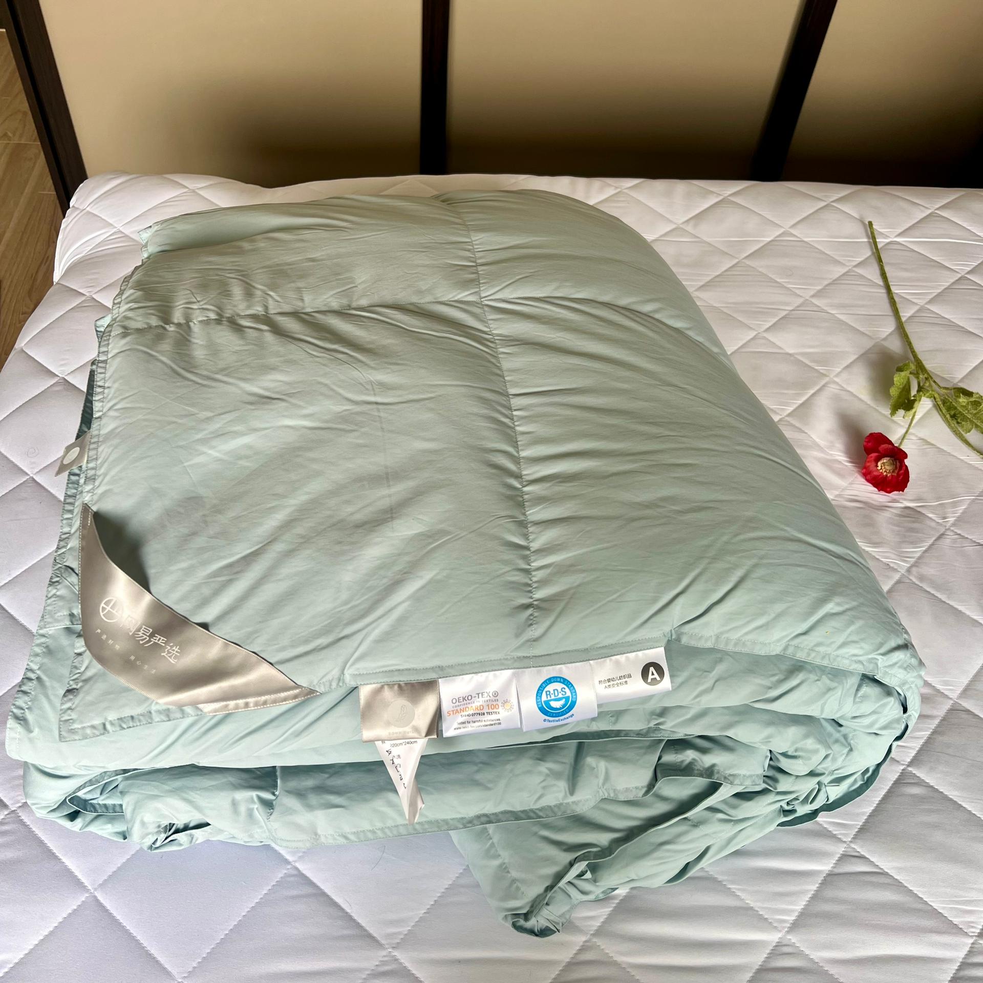 冬天需要一件暖心的外套,冬季白鹅绒被子