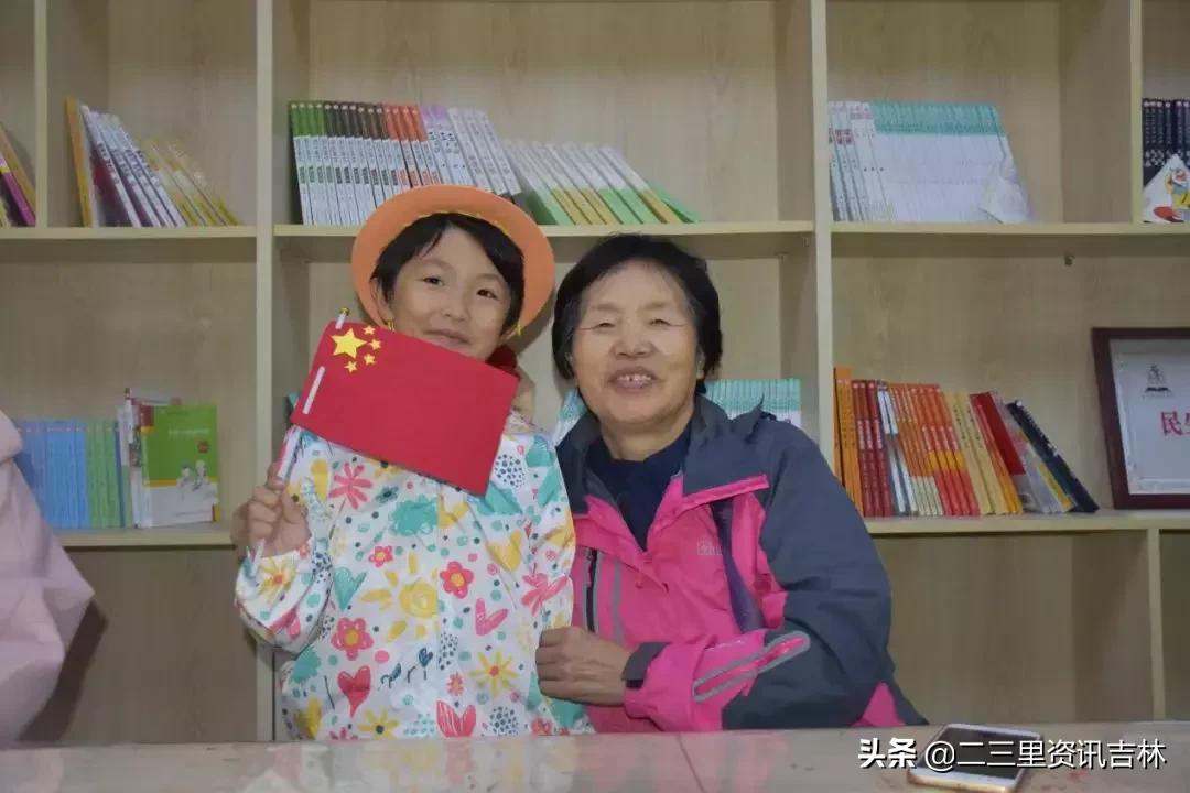 五星红旗我为你骄傲少儿舞蹈,幼儿唱五星红旗你是我的骄傲