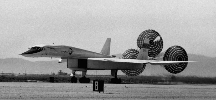 中国战斗机减速伞,国庆阅兵滑翔动力伞