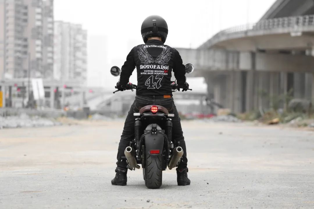 中量级双缸复古赛科龙re3试驾,宗申赛科龙re3双缸400复古摩托