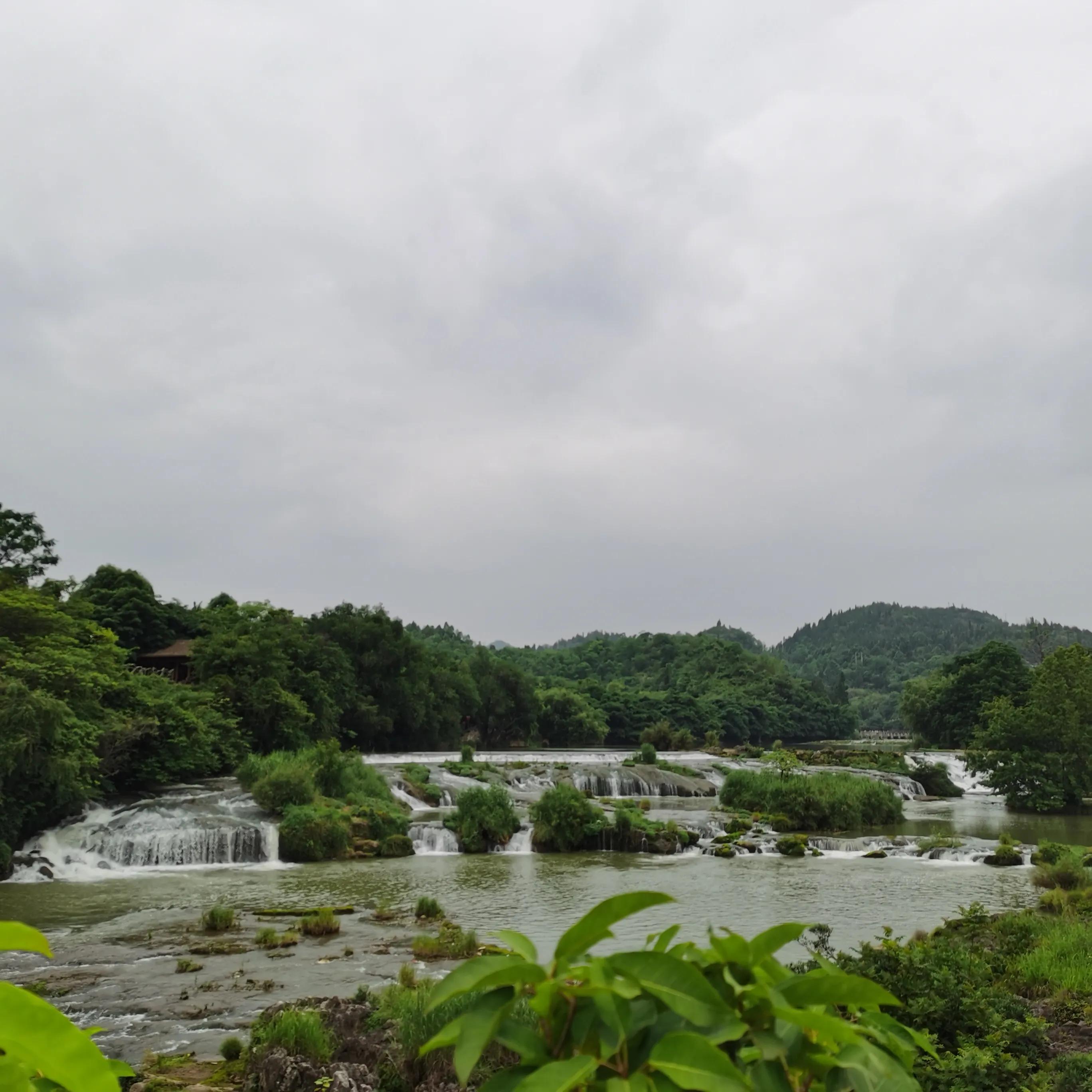 向南方和向北方,登上山顶看美景贵州黄果树瀑布