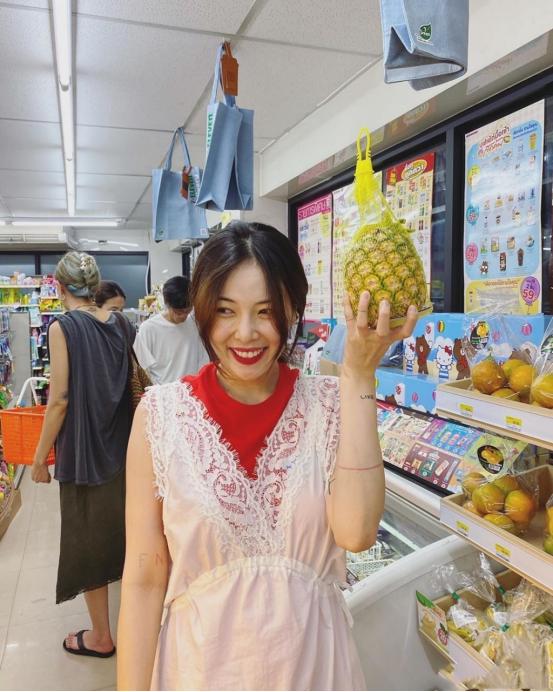 泫雅白蕾丝牛仔裙,泫雅镂空连体裙