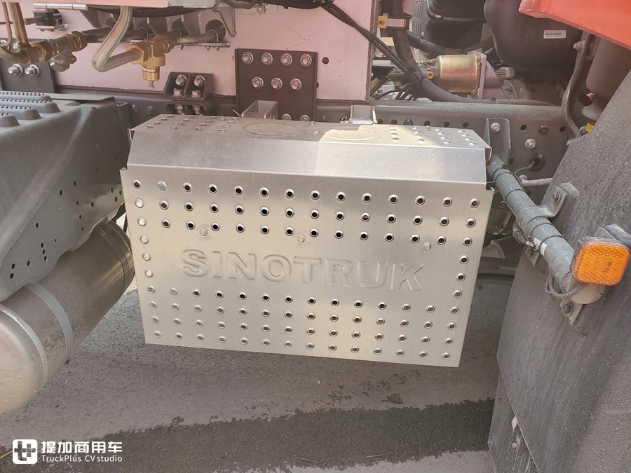 豪沃新款tx7配置,豪沃tx7290马力7.8米底盘多少钱