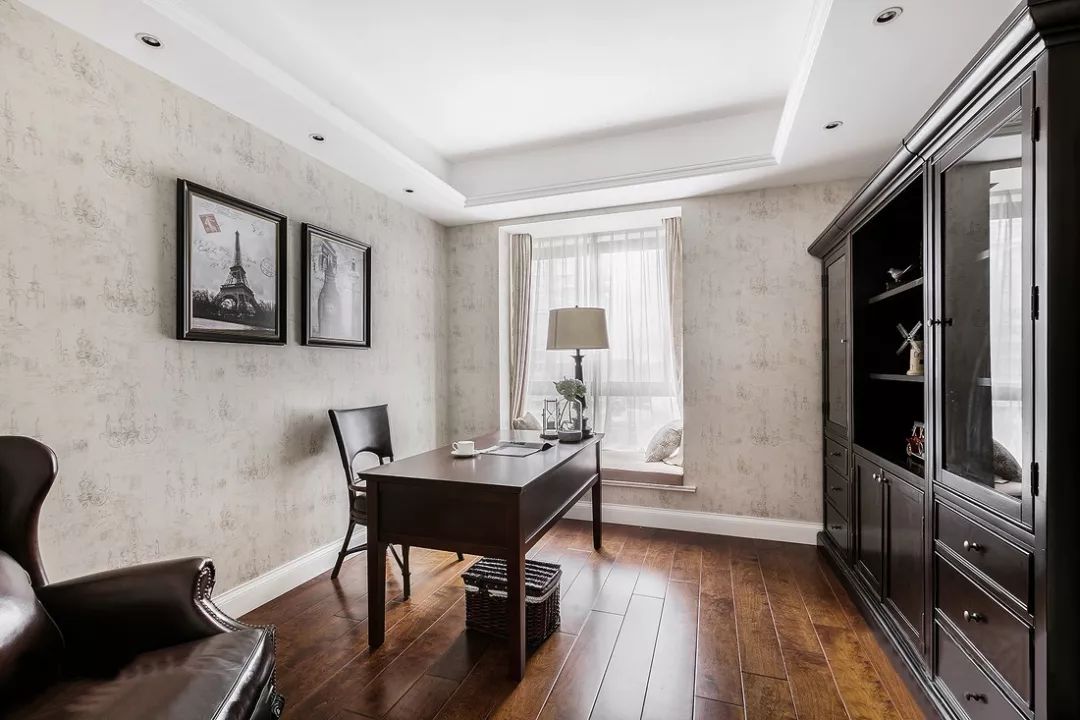 20平美式衣帽间和主卧一体图,轻奢美式小户型衣帽间