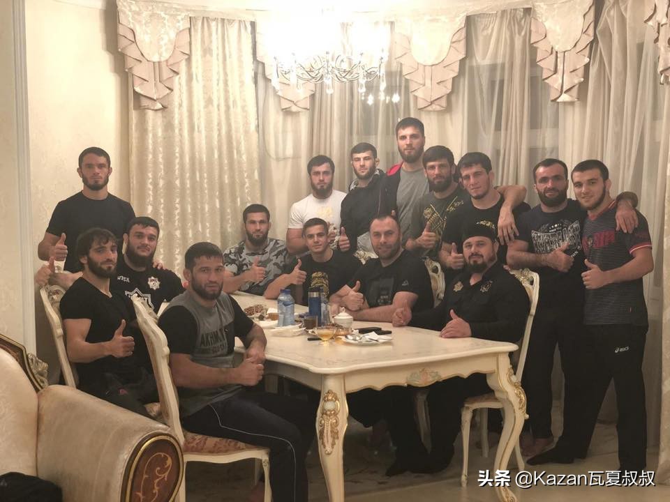 他是车臣第一保镖，和总统称兄道弟，因*力武**高强官至共和国副总理