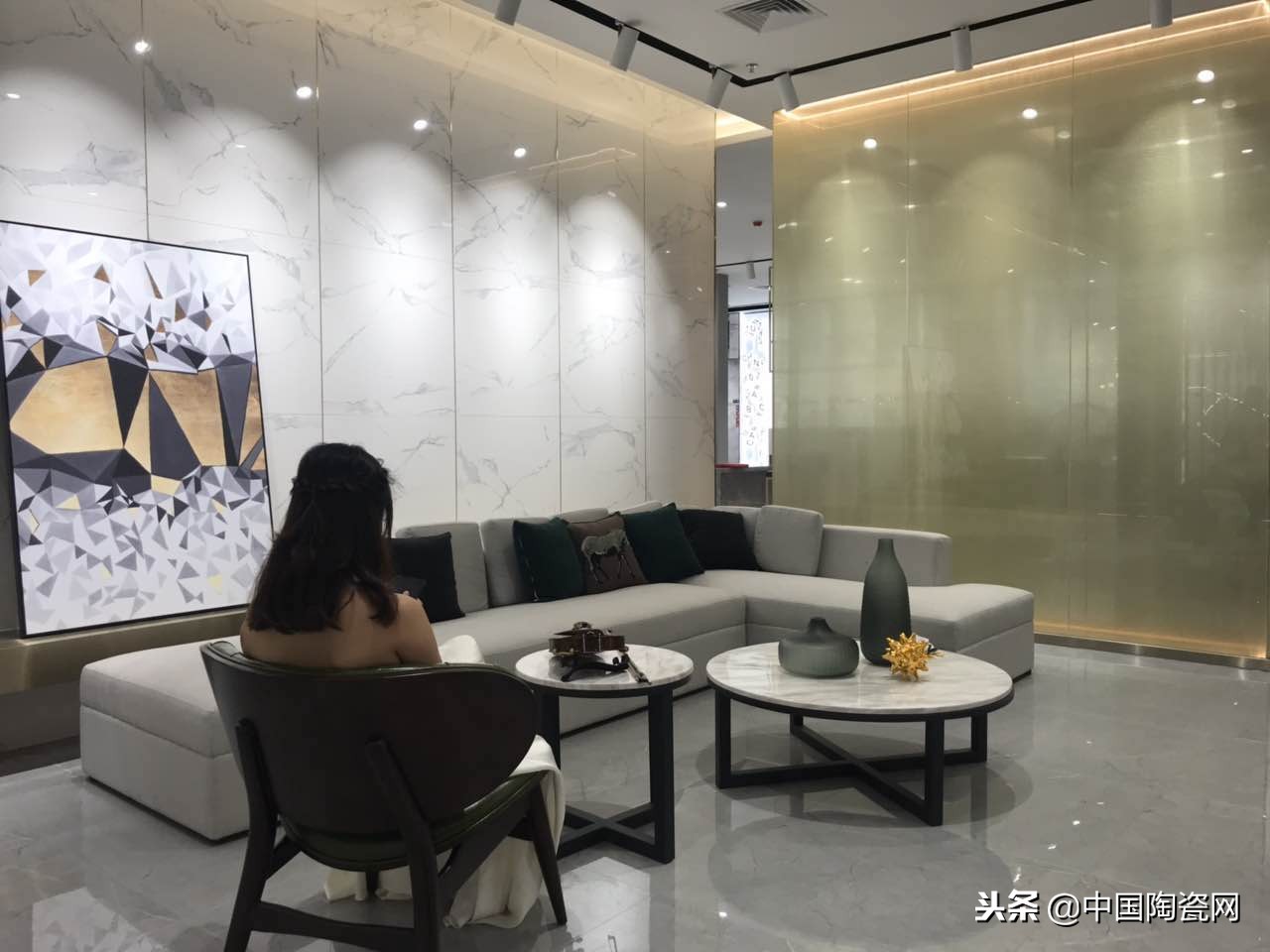 中陶君巡展-骏程：新装如此美，代言人柳岩你知道吗？