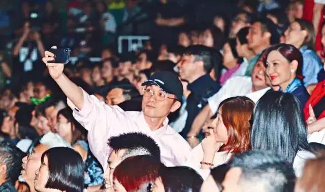 黄子华火吗,黄子华火了吗