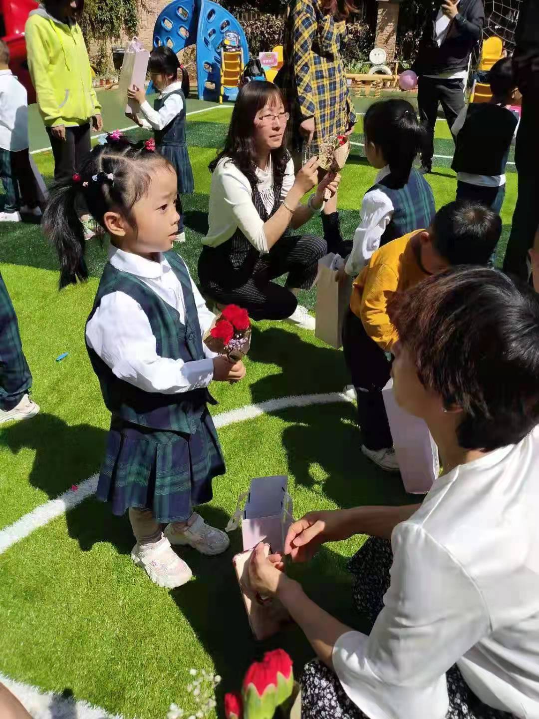 浓情五月幼儿园,浓情五月感恩母亲节幼儿园