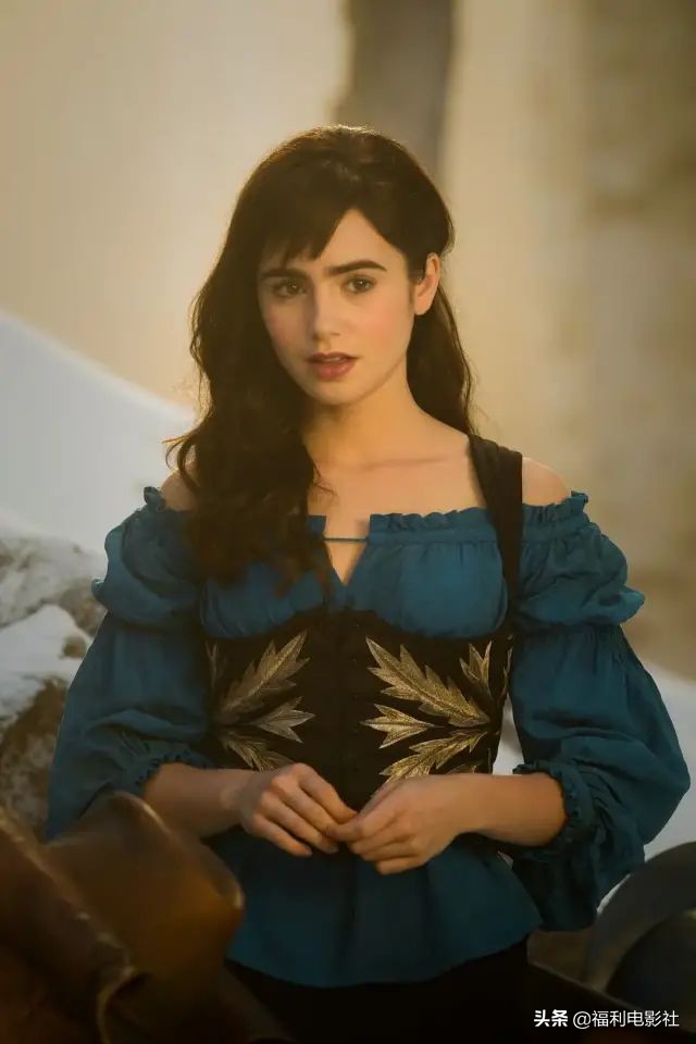 无知还是傲慢？美国土锤妞在巴黎镀金，教教法国人怎么做网红营销