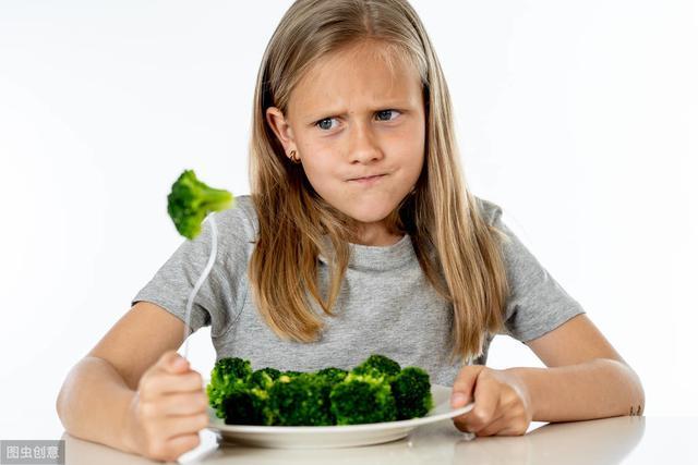 孩子上台演讲一句话说不出？家长用好这方法，300个观众都没问题