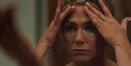 穿MaxMara拎Valextra，真正高级女精英穿衣，还得看这部美剧