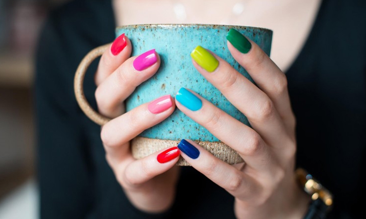 适合手黑黄皮显白指甲油,手黑的人涂什么指甲油最显白