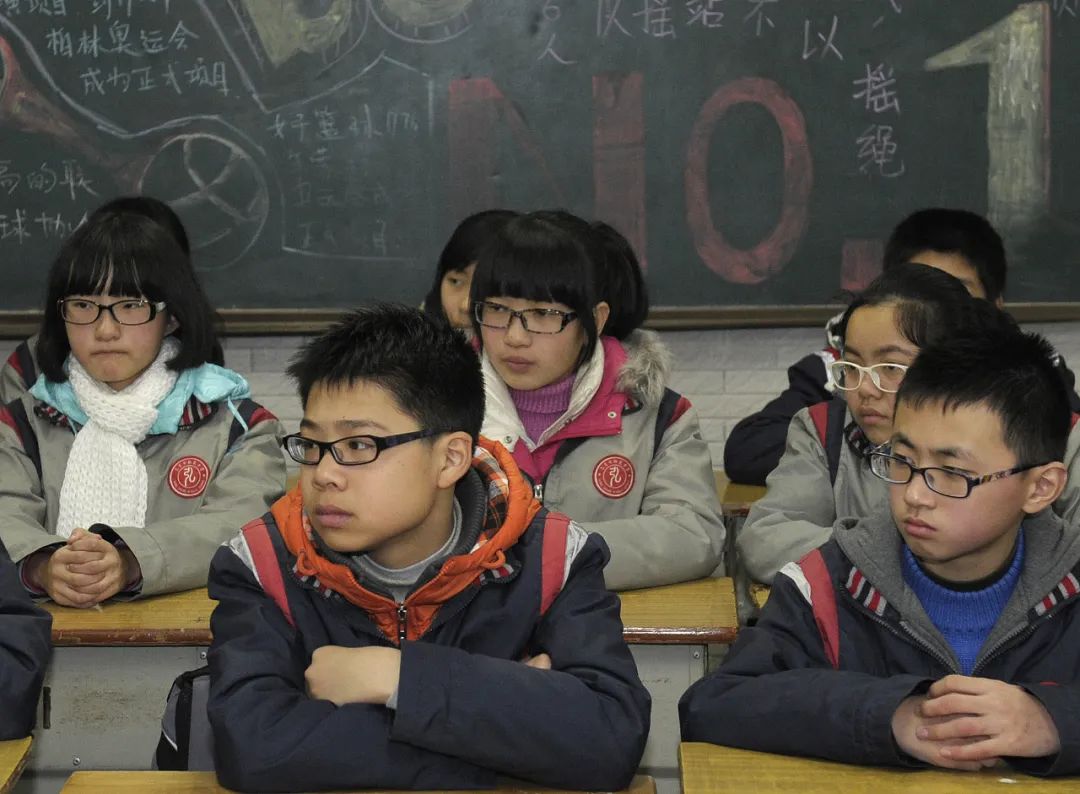 儿童肥胖近视产生的原因,青少年近视肥胖等问题备受关注