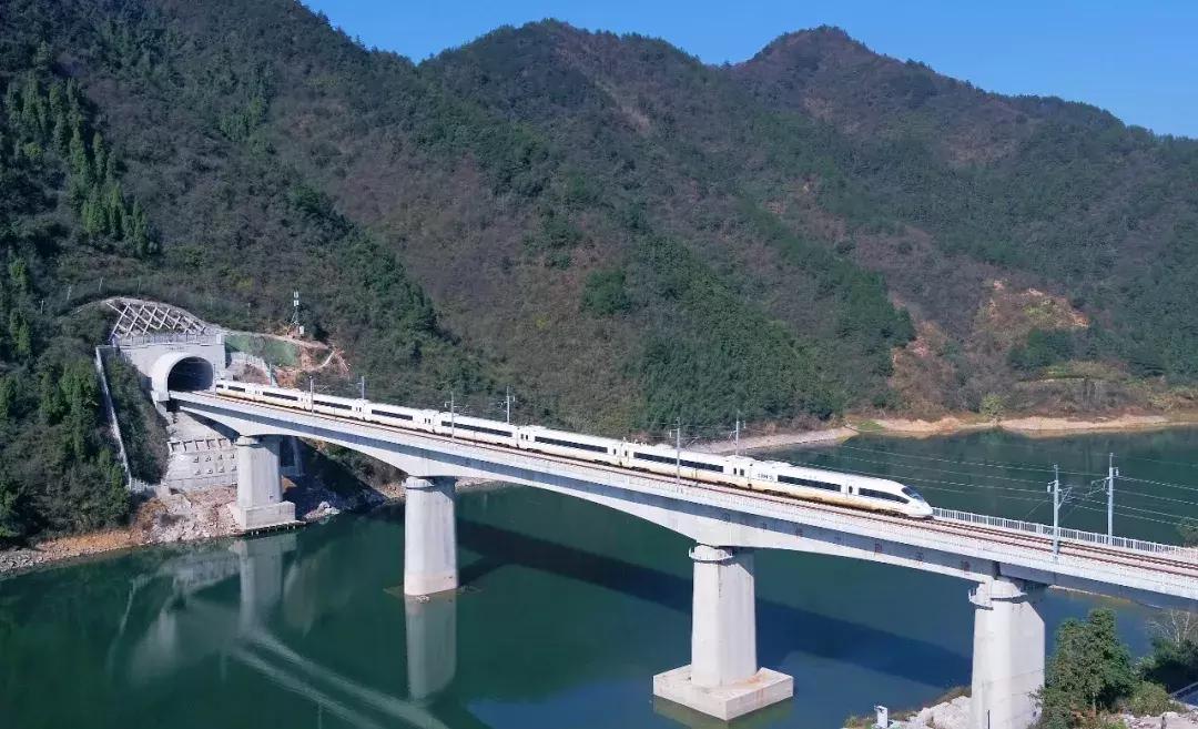 从哪里看列车运行图调整公告,关注天气变化注意出行