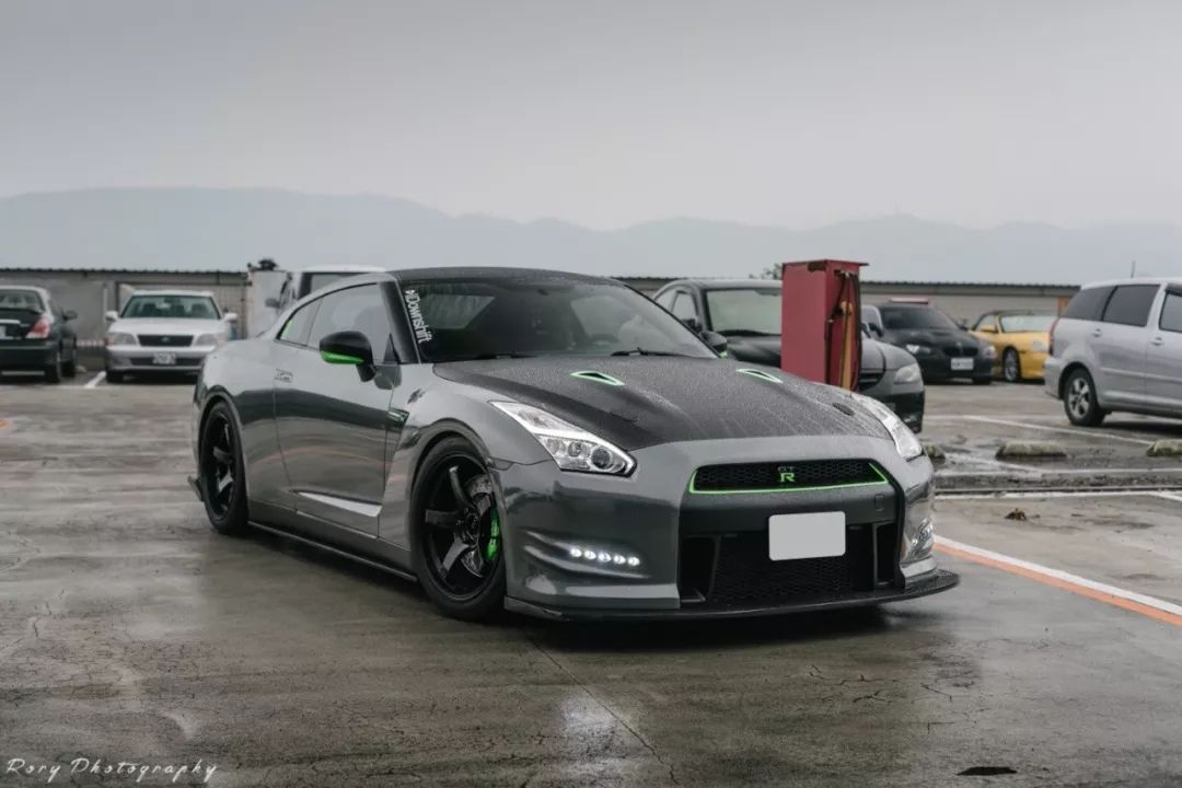 玩改装车的骚年们,没有一套精致的轮毂都不好意思出门!