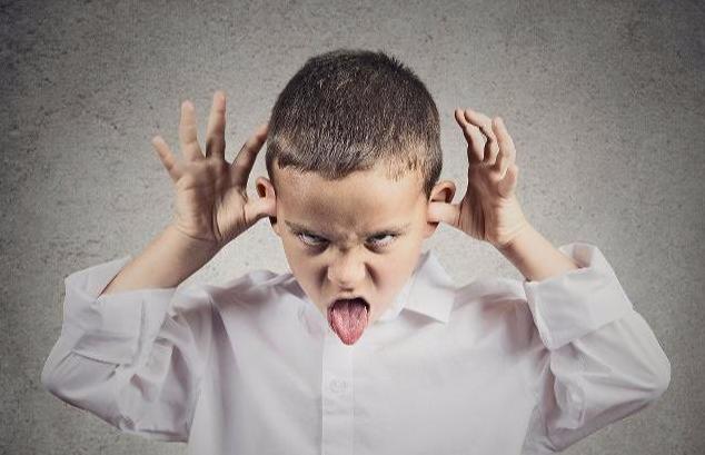 2岁孩子和妈妈打架引网友重视：再严重就是*力暴**，要及时止损