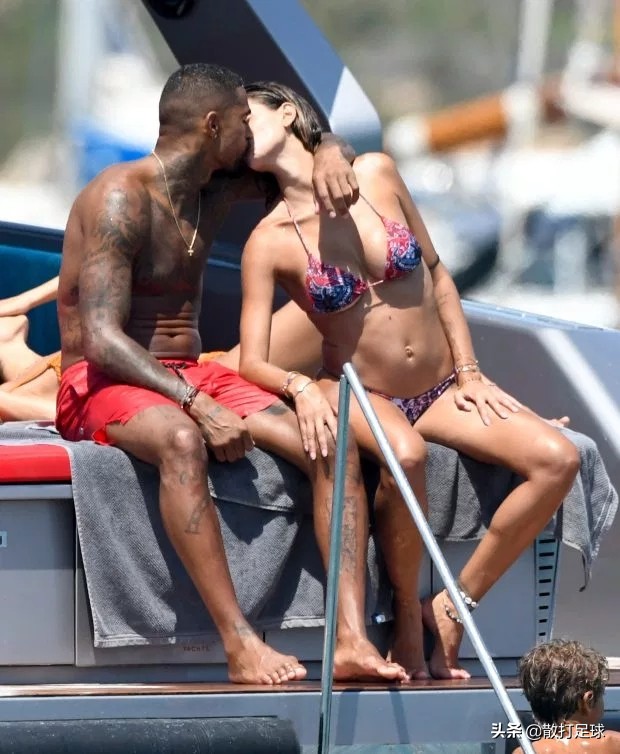 足坛夫妇秀恩爱,足坛夫妻秀恩爱