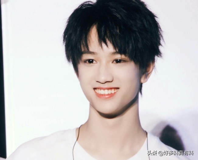 敖子逸因为什么被叫三爷,敖子逸靠什么出圈的