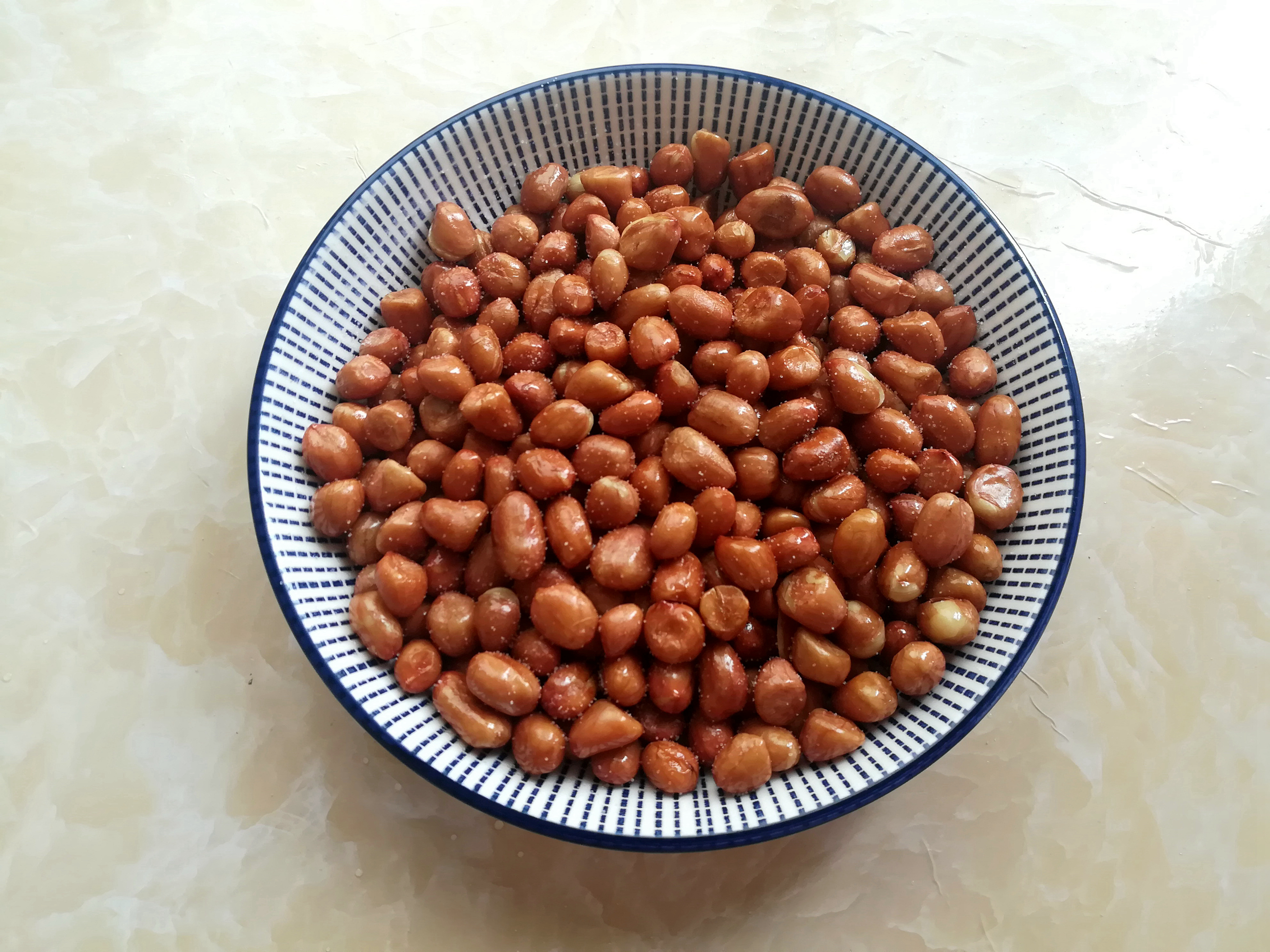 炒花生米用不用去皮,花生米必须用油炒才脆吗