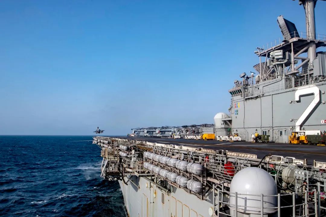 两栖攻击舰真能当航母用吗？