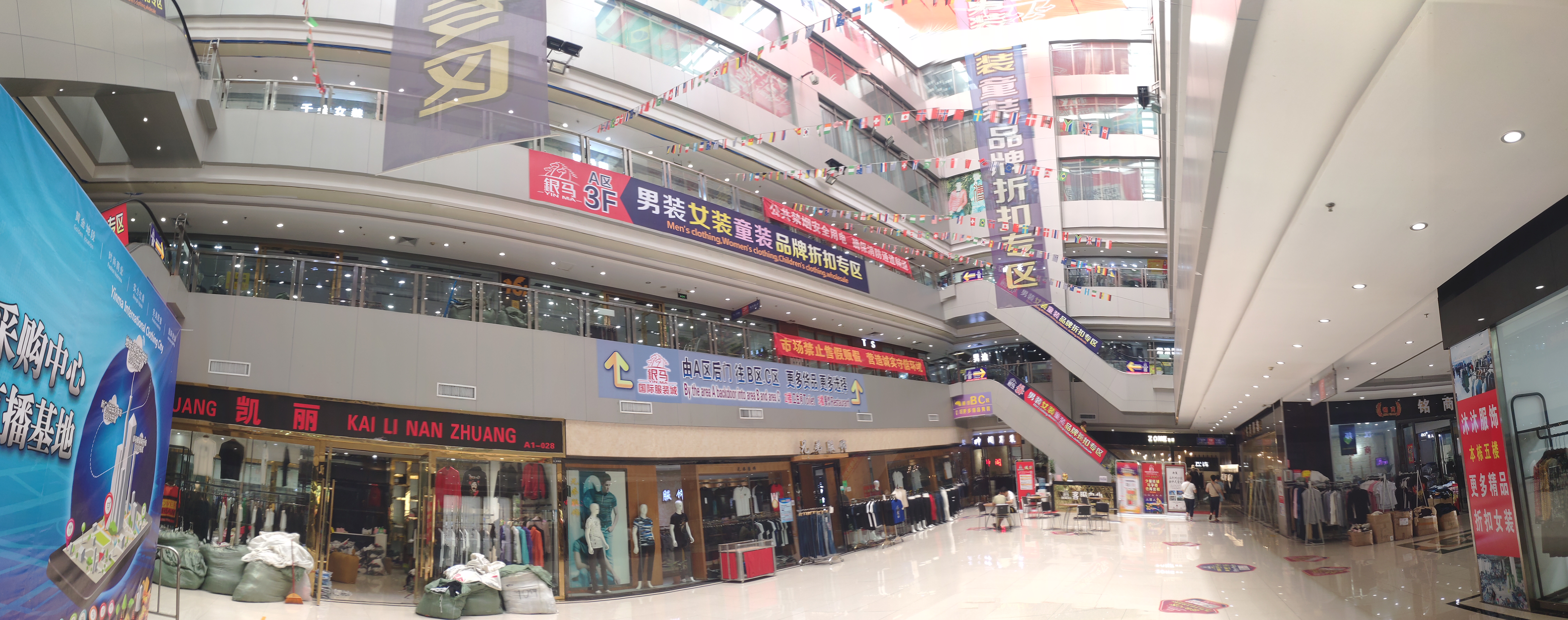 外贸服装店进货渠道,开服装店进货有什么技巧