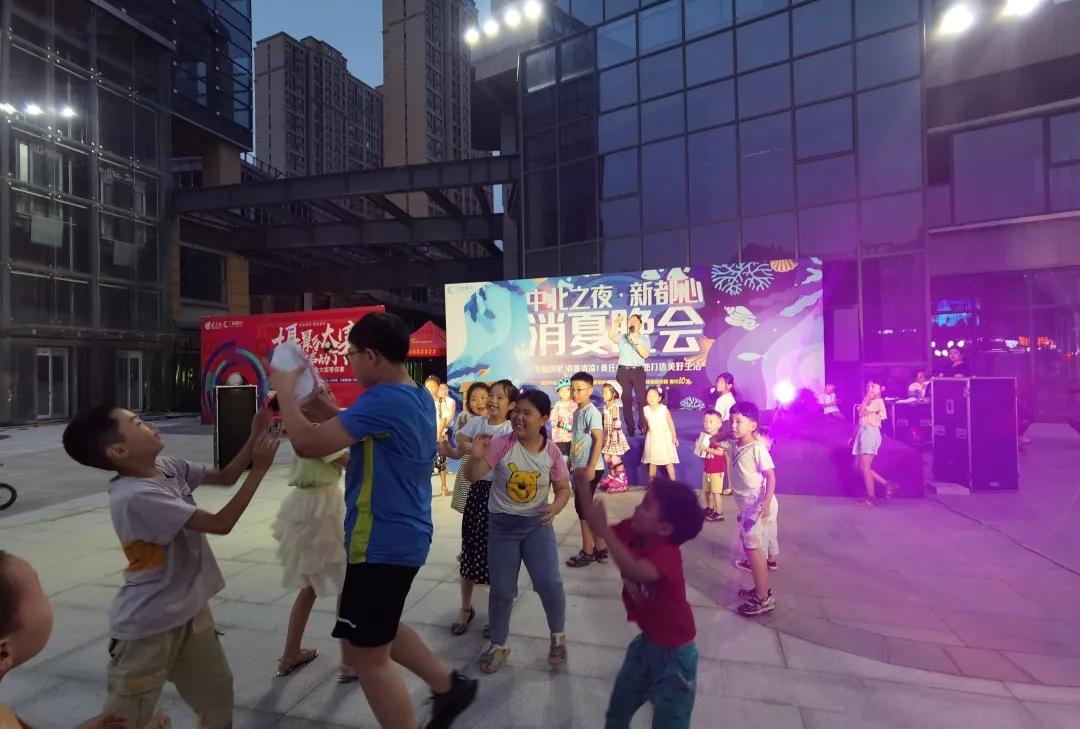 打败酷暑！中北新都心「消夏晚会」火爆进行中