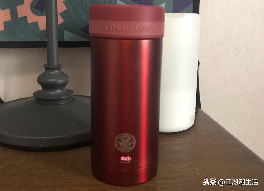 保温杯倒入热水扭不开怎么了,保温杯中有茶拧不开怎么办