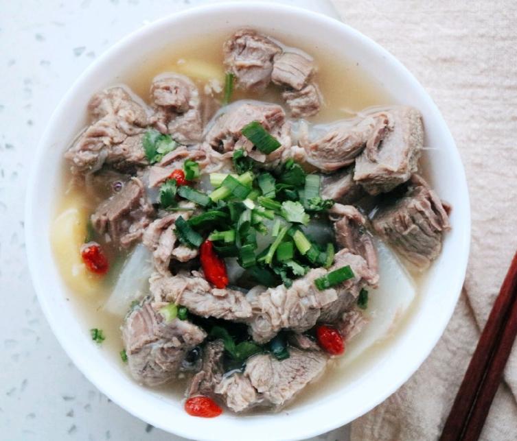 炖羊肉时牢记三不放,炖羊肉只放4种料羊肉没膻味
