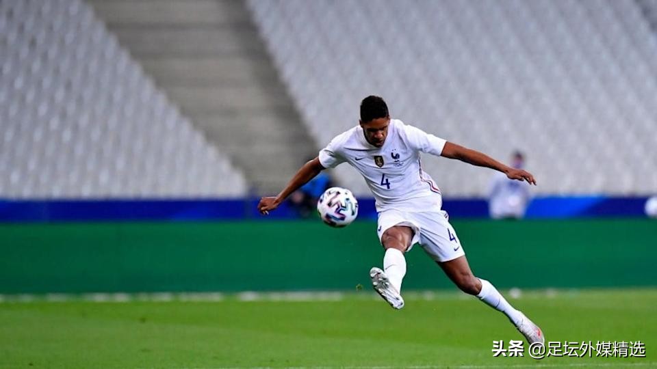 国际足坛转会市场动态:曼联加速转会事宜,其他俱乐部紧张起来