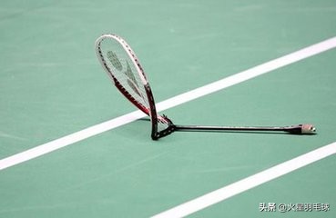 羽毛球新手买进攻拍还是攻守平衡,初学者羽毛球拍选择推荐