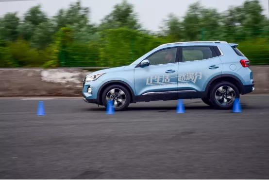 瑞虎5x1.5和长安cs35plus1.6哪个好,瑞虎5x试驾空间