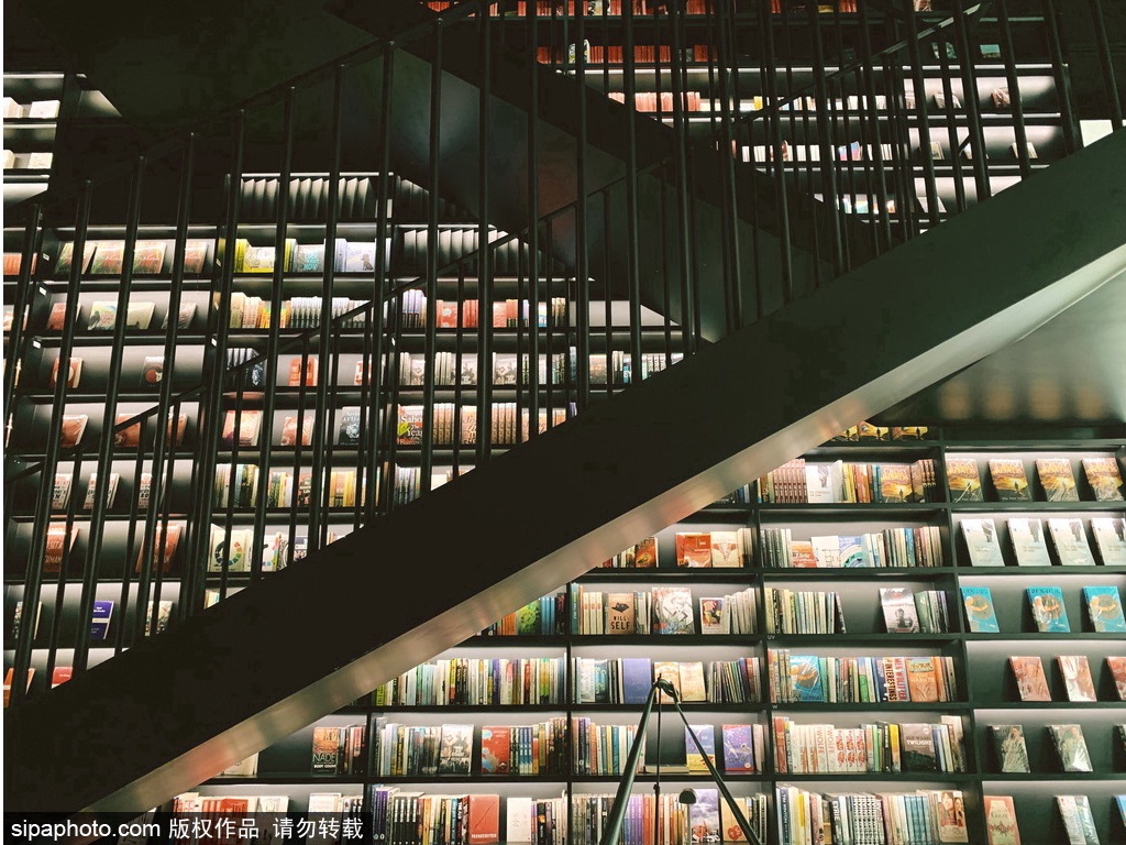 京城简约风书店，干净明亮简简单单的阅读之所