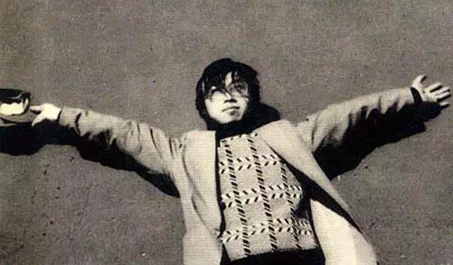 年轻的时候爱上什么东西都不为过,可怕的是你没年轻过