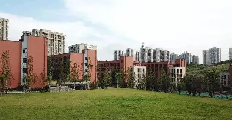 重庆巴南中学是重庆市重点中学吗,重庆市主城中学梯队排序
