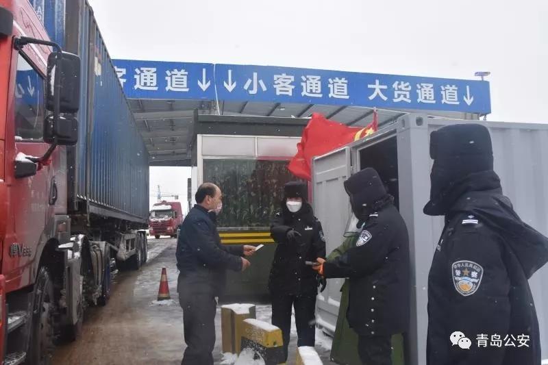 战疫铿锵女警在行动,战疫一线铿锵玫瑰展巾帼风采