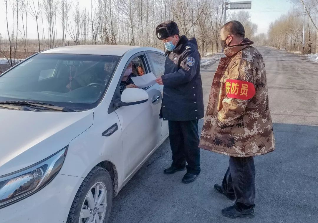 辅警变身外卖小哥接单救人,辅警变身外卖员接单救人