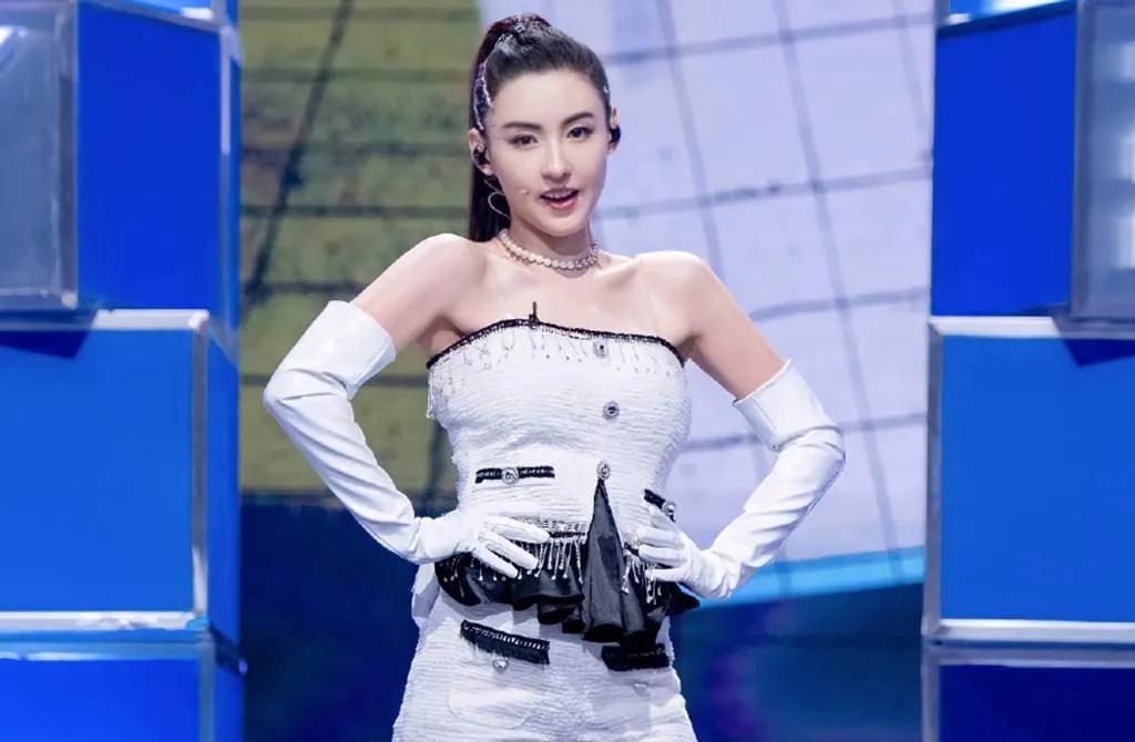 全民追捧的“美丽废物”，今天我必须骂