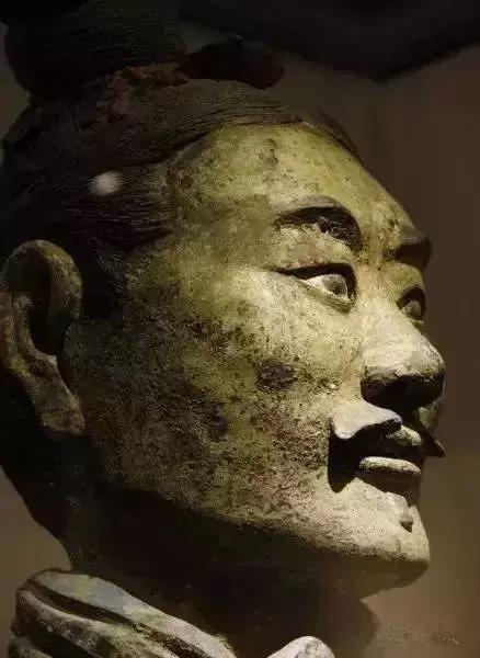 兵马俑掉色的那一瞬间,兵马俑不掉色复原图