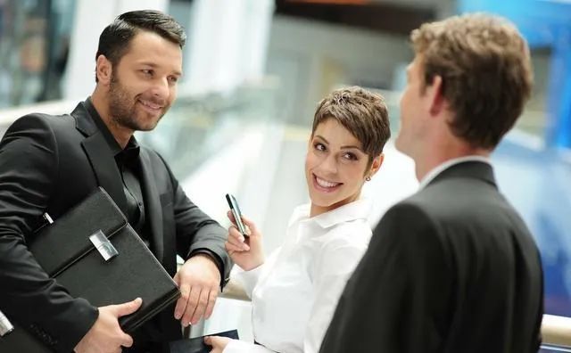 职场上,你被同事孤立了怎么办?高情商的人,都从这3点分析应对